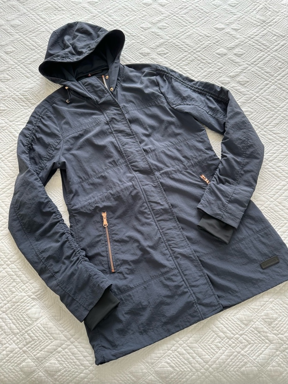 Pajar Women’s Hooded Rain Repellent Jacket in Navy with Rose-Gold Zippers